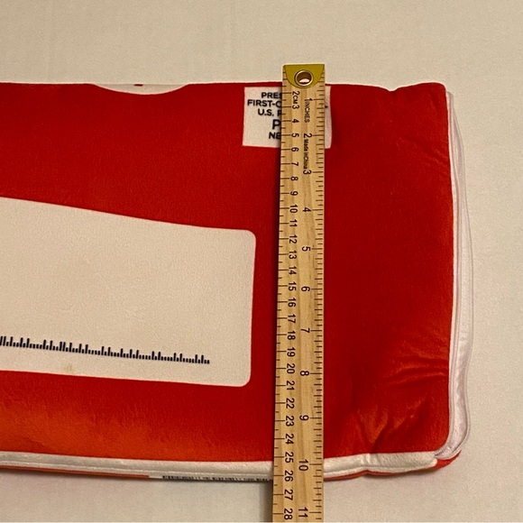 Official Netflix Movie Night Popcorn Blanket & Netflix Logo Pillow Cover Set - Picture 8 of 12